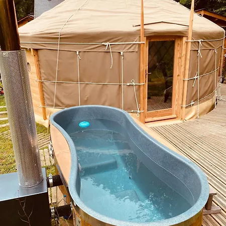 Yourte Et Son Bain Nordique Frechet-Aure